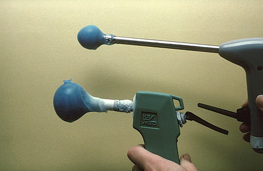 Comparison: gas/liquid gaseous nitrous oxide