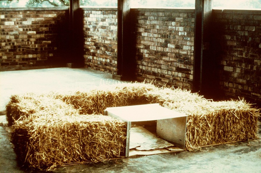 Hypothermia in newborn lambs: bale warmer
