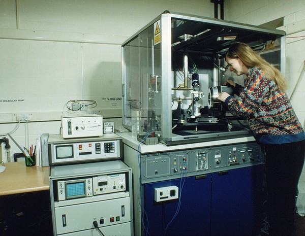 Researcher in molecular physics laboratory