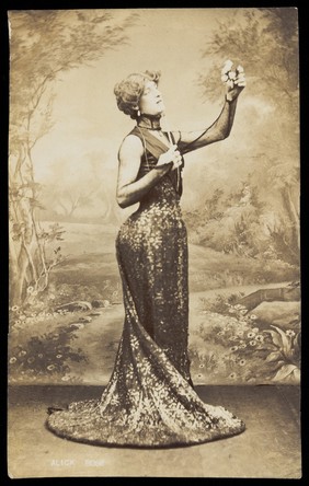 An actor performing in drag. Photographic postcard, 191-.