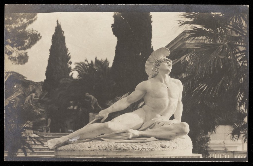Photograph of a sculpture of the dying Achilles.