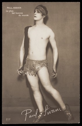 Paul Swan posing wearing a loincloth. Photographic postcard, 192-.