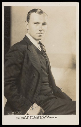 Ralph Richardson. Photographic postcard, 193-.