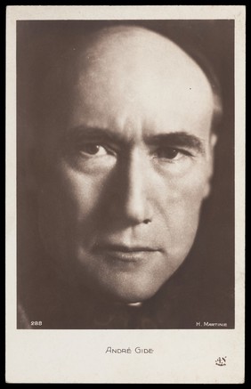 André Gide. Photographic postcard after H. Martinie, 192-.