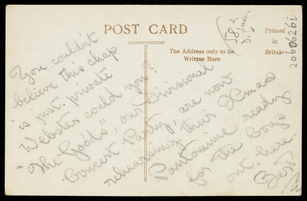 An actor from the troupe "The Goods", in drag as "L'Alouette". Photographic postcard, 191-.