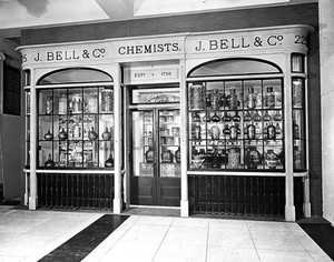 view John Bell's Pharmacy, circa 1820. Reconstruction in the main hall of the Wellcome Building