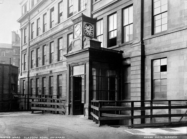 Glasgow Royal Infirmary, Scotland: the Lister Building entrance. Photograph, ca. 1910.