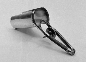 view Four bladed obstetric speculum, Hilliard