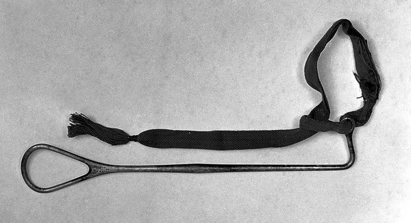 Obstetrics, Lazarovitch's hook or Porte Lac with tape