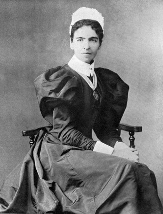 Nursing: portraits and uniforms