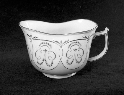 Bourdalou, N.N. Vienna porcelain bourdalou, similar in shape and colouring to M 8742