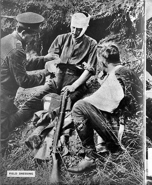 view World War One: photograph of wounded; field dressing