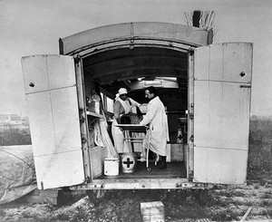 view World War One: photograph of transport of wounded.