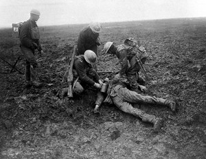 view World War One: wounded tended on the battlefield.