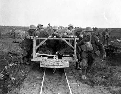 World War One: transport of the wounded.