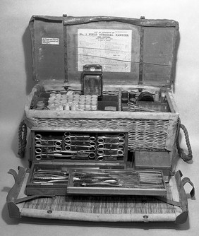 Military Medicine: field surgery pannier, 1905