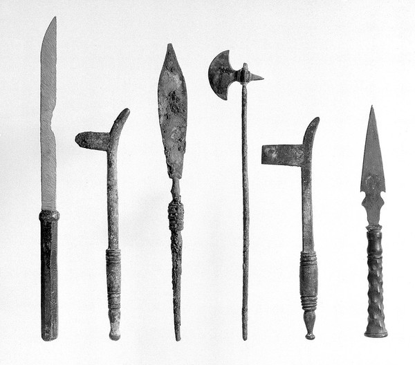 6 Roman surgical instruments: 