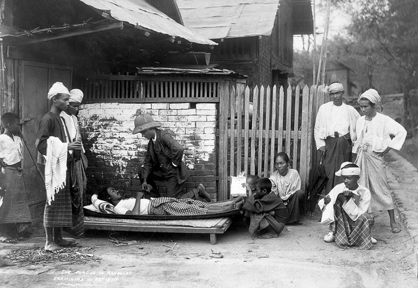 Examination of a plague victim at Manderlay, 1906