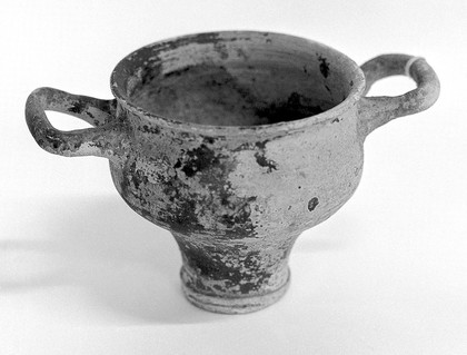 Ancient Graeco-Italian ceramic; Corinthian black-glaze skypos