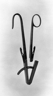 Hutchinson clamp for ovariotomy.