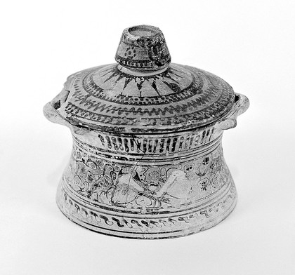 Corinthian concave-sided pyxis with lid