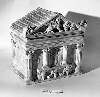 Cineary urn, Roman, top removable