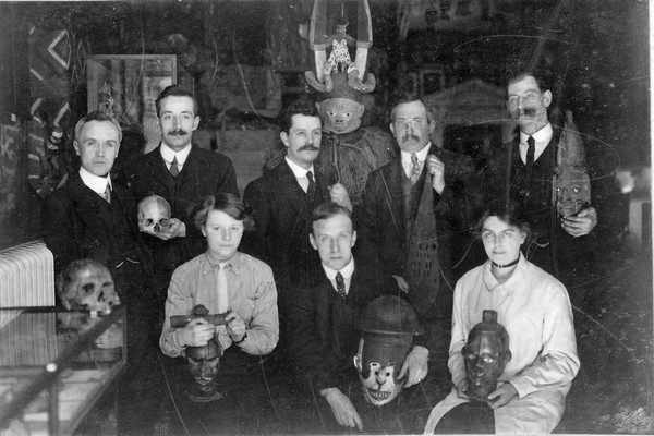 Some members of staff of the Wellcome Historical Medical Museum, ca. 1915. Photograph.
