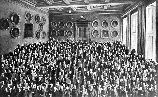 Fellows of the Royal College of Surgeons of Edinburgh. Photograph by Barclay Bros., 1902.