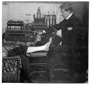 view S. Rowland: patient being skiographed