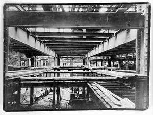 view The Wellcome Research Institution building, Euston Road, London: erection of steel structure. Photograph, 1931/1932.