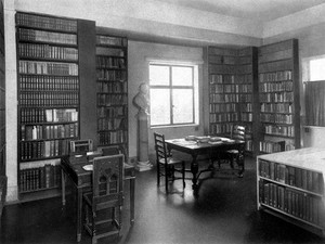 view Photograph: Wellcome library reading room