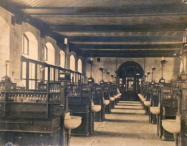 Chemistry laboratory at the Eidgenössische Technische Hochschule (ETH), Zürich. Photograph, ca. 1930.