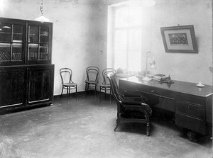 view Pavlov's office in the Physiology department, Imperial Institute of Experimental Medicine, St Petersburg. Photograph, 1904.