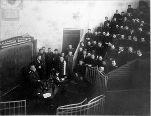 view I. P. Pavlov showing an experiment on a dog in the amphitheatre of the Physiological Laboratory, Imperial Military Medical Academy, St Petersburg. Photograph, 1904.