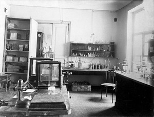 view The chemical room in the Physiology Department at the Imperial Institute of Experimental Medicine, St Petersburg. Photograph, 1904.