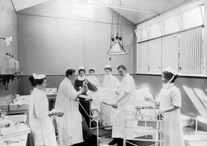 view Royal Portsmouth Hospital: operating theatre. Photograph, 1902.