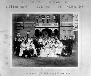 view London Missionary School of Medicine: a group of students. Photograph, 1907/1908.