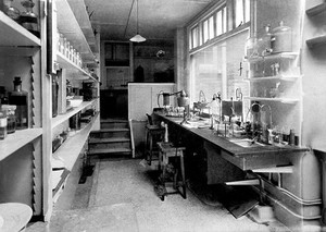 view A laboratory, possibly at the Hahnemann Hospital and Homœopathic Dispensaries, Liverpool. Photograph.