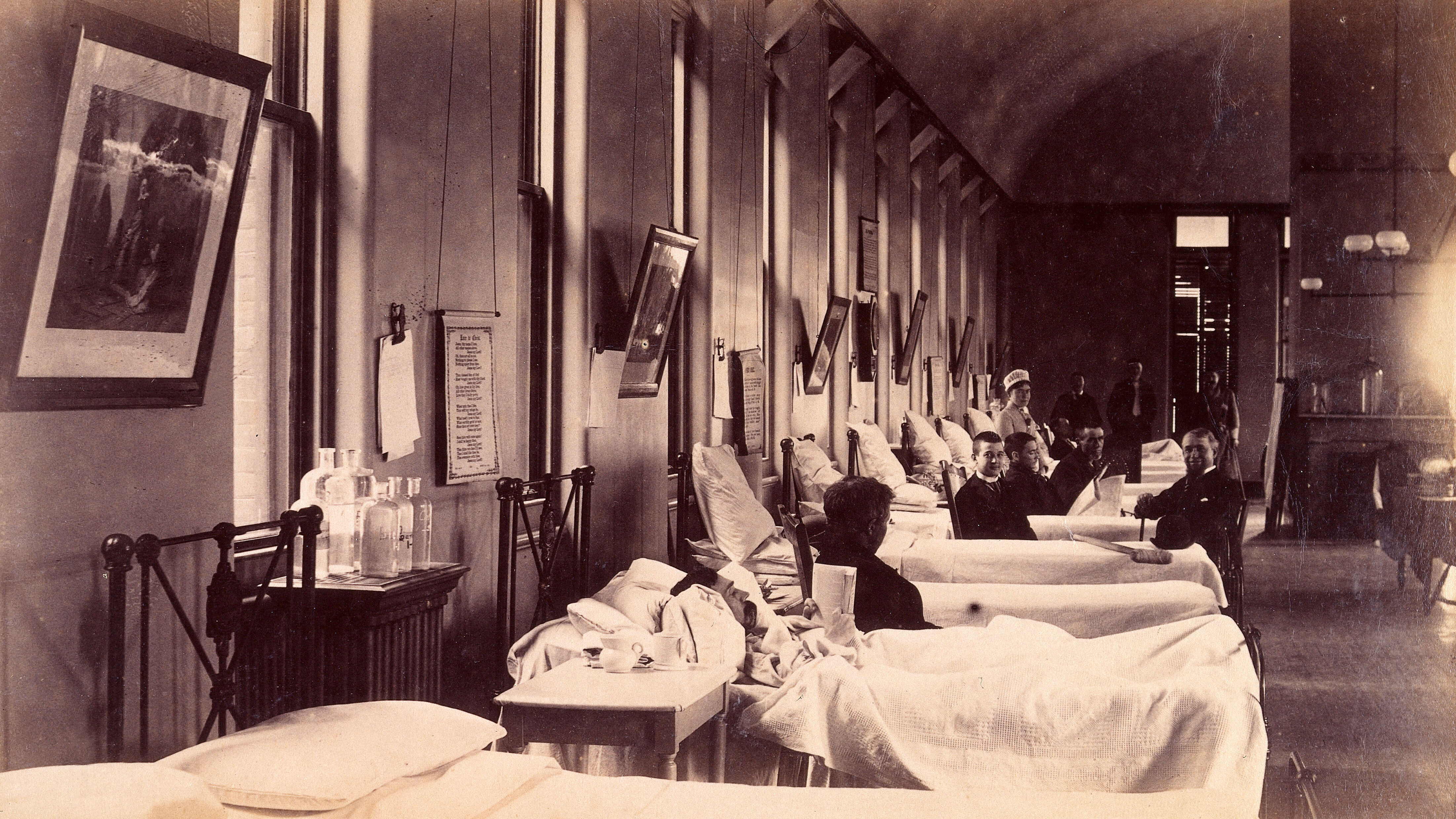 Doctor new york. Госпиталь Бельвью Нью-Йорк. Bellevue больница Нью-Йоркская. Бельвью психиатрическая клиника в Нью Йорке. Госпиталь в Германии 1970.