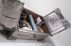 view Tabloid medicine chest used on 1933 Mount Everest Expedition