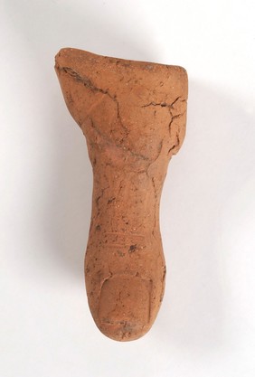 A clay-baked thumb. Roman votive offering