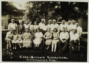 view Cohn-Barnard Sanitarium, Martinsville, Indiana: patients (and staff?) Photograph by Vista Studio, 1926/1929 (?).