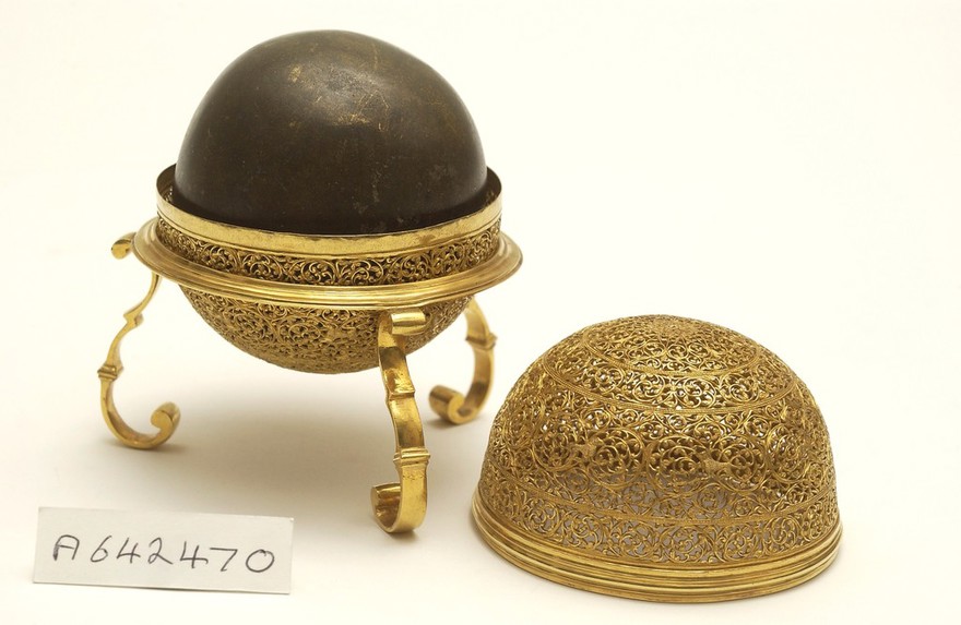 An artificially manufactured version of a goa stone found inside the stomachs of an animal (bezoar stones) and its case. Made in India from a paste of clay, crushed shell, amber, musk and resin and used for numerous complaints such as poisons