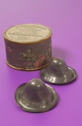 Nipple shields and box