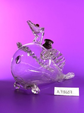 Glass infant's feeding bottle