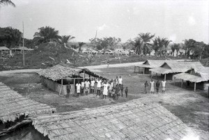 view Group in front of Ngwaka, Yalisombo leper camp