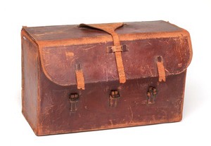 view Medicine chest of Sir Stanley Hewett, surgeon to the King.