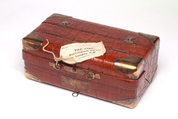 Medicine chest of Sir Stanley Hewett, surgeon to the King.