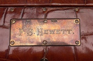 view Medicine chest of Sir Stanley Hewett, surgeon to the King.