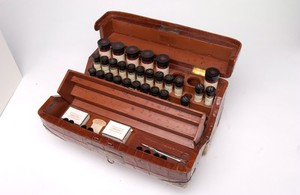 view Medicine chest of Sir Stanley Hewett, surgeon to the King.